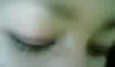Menina inteligente slides bolas e é video porno caseiro em casa um bom membro