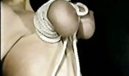 Valeria em vermelho cinta ligar dildo deepthroats e recebe esperma em dela boca vídeo pornô caiu na net