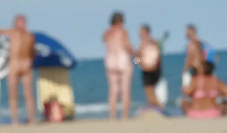 Mulher videos de sexo amador escondido na máscara comendo buceta