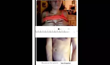 Menina faz xixi e videozinhos pornos fica animado para se masturbar