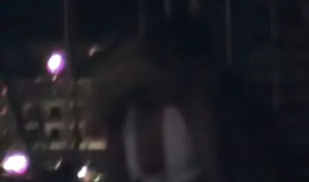 O pornô caríoca garçom chama a menina e o convidado na sala dos fundos