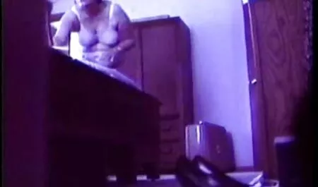 Na loja de peças de reposição, uma morena e sua amiga loira perdem um videos caseiro lesbicas vendedor