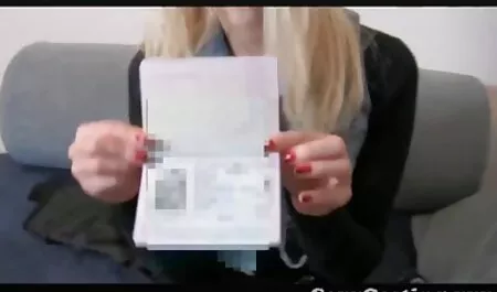 A criança descansou sob fortes mãos de massagem terapêutica pornô caseiro caiu na net