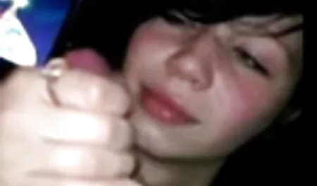 Como a filha da dona de casa quebra videos de sexo caseiro com gordinhas na cozinha