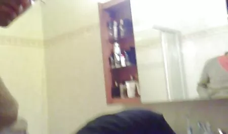 Ter med com uma jovem garota em seu quarto quando os pais video erotico amador não estão em casa