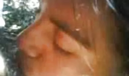 Enquanto essa garota era encabeçada por um homem, outro vídeo de pornô de são paulo a estuprou brutalmente