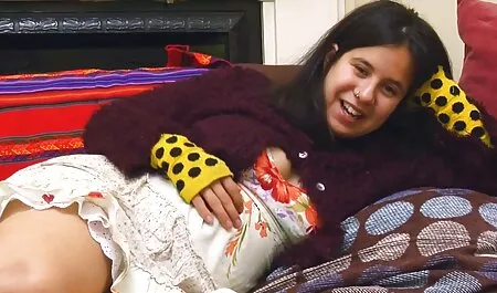 Sua tia bebe em todos os focinhos sexo amador pornô e come no ânus
