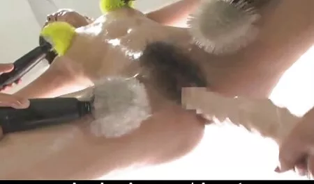 Depois de video pormo amador aplicar a massagem, a menina começou a agachar 69 em sua boca