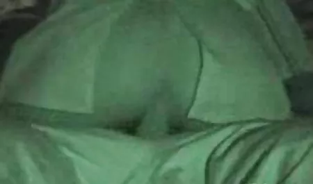 Lésbica fode com pequeno vibrador video sexo caseiro gratis em anal