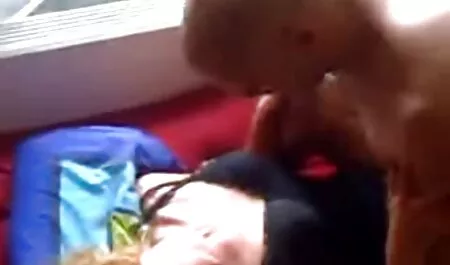 Curly aprende a chupar e engolir porra pornor amador