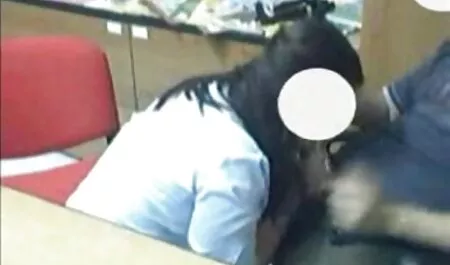 MILF goza de um pau grande de sua própria pornô amador em hd