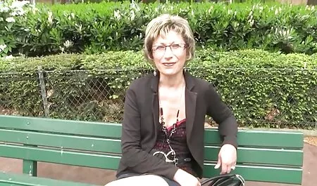 No pornos brasileiros amadores espartilho vulgar, a menina amplia as ranhuras