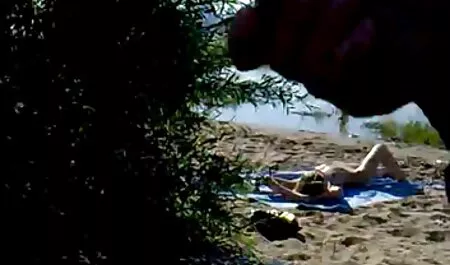 Marido dedos e relógios como sua vídeo pornô sexo caseiro esposa acaricia