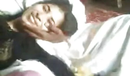 Jovens lésbicas se entregam a oralse pato e seus video amador pono punhos