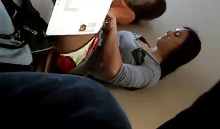 Rapariga videos de sexo brasileiro caseiro na mesa.