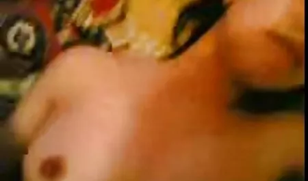 Babe brinca com um pênis grande filme pornô feito em casa