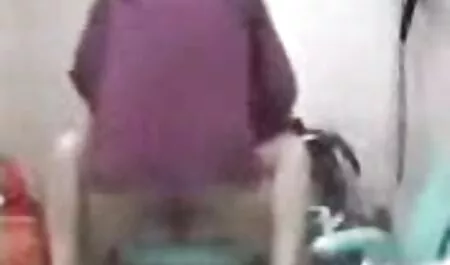 Dedo vermelho no chuveiro foi ótimo sexo caseiro com mulheres brasileiras