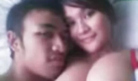 Verter ridículo olhos com um jovem vídeo pornô amador de podre morena