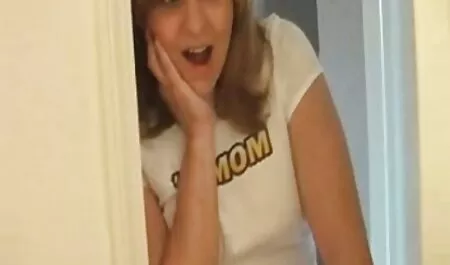 Lésbica namorada punho punho fazendo sexo caseiro pornô anal