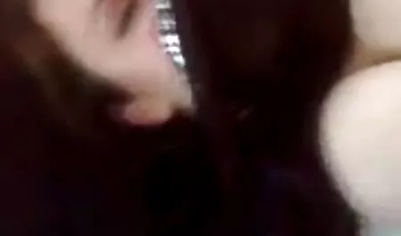 Bela cadela pornô amador no motel sentada em vibrador no consultório médico