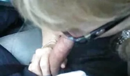 O médico cenas de sexo caseiro brasileiro coloca a torneira na boca do paciente