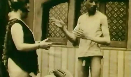 Uma mãe experiente forma um video sexo caseiro brasileiro par triplo