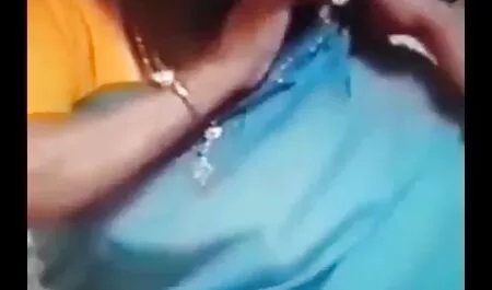 Depois de terminar de fumar, sentei-me para fazer xixi na Garden videos porno caiu net Road.