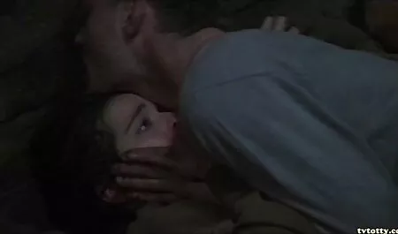 Saker videos brasileiro de sexo caseiro fode e segurando sua mão na buceta