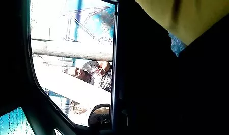 Natasha descansou bem xxx pornô amador na praia com três amigos