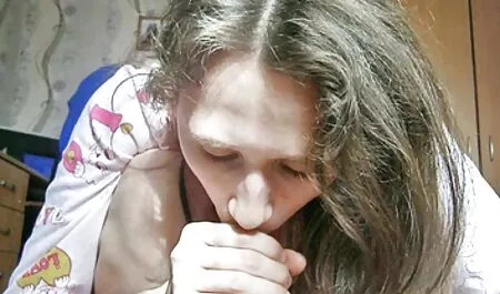Duas videos amadores pornografia meninas amarrado a um homem em um apartamento e tinha Ver pato com ele