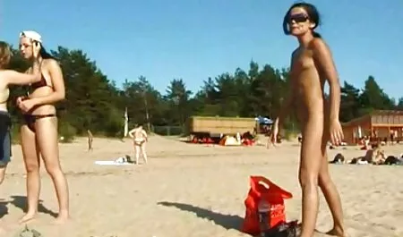 Ele usava calças de bolso e massageou com um ombro vídeo de sexo pornô amador