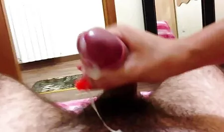 A menina fez isso em um jardim atrás da árvore videos caseiro grátis quando se esquece de fazer xixi em casa